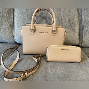 Michael Kors Accordian Purse w. Wallet and shoulder strap